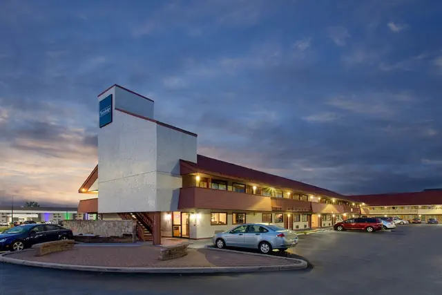 Photo 1 - Travelodge by Wyndham Chicago - South Holland