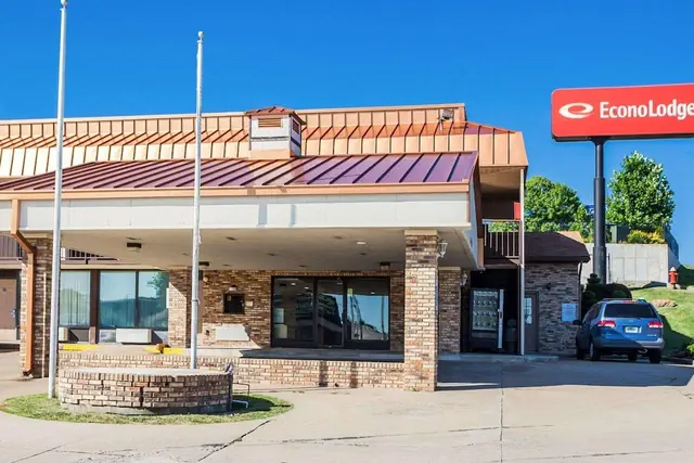Photo 1 - Econo Lodge Jefferson City