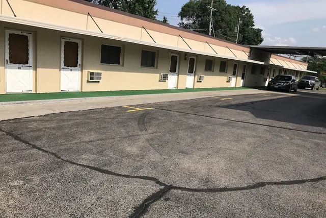 Photo 1 - West Motel