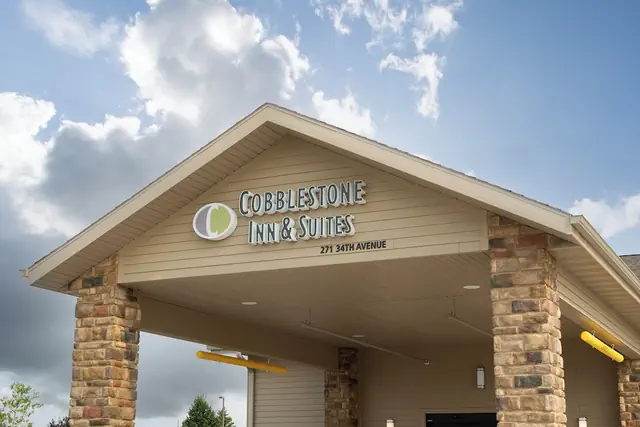 Photo 1 - Cobblestone Inn & Suites - Sheldon