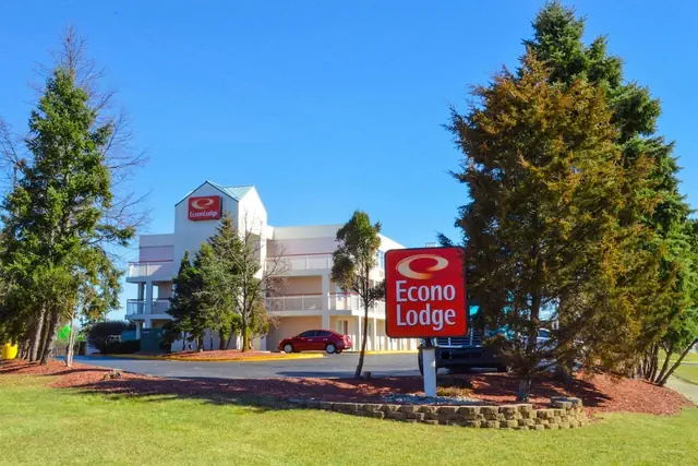 Photo 1 - Econo Lodge Willowbrook