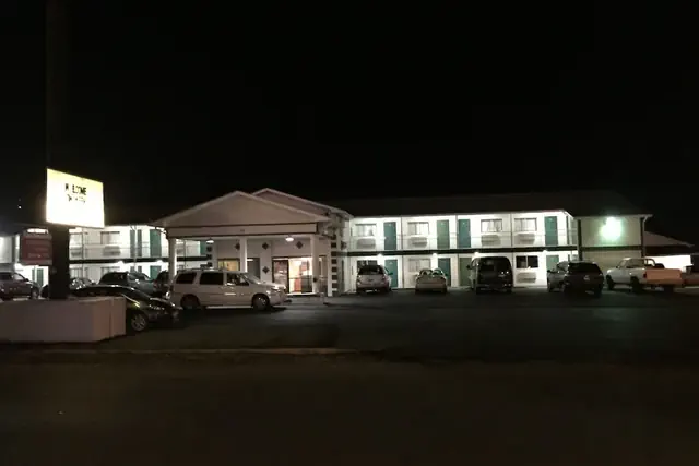 Photo 1 - Budget Inn