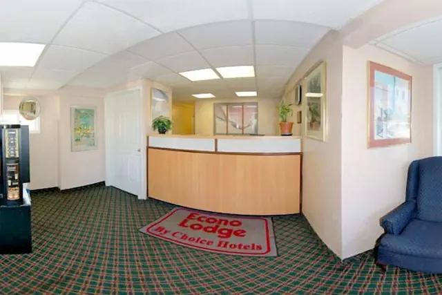 Photo 1 - Econo Lodge Franklin - Springboro