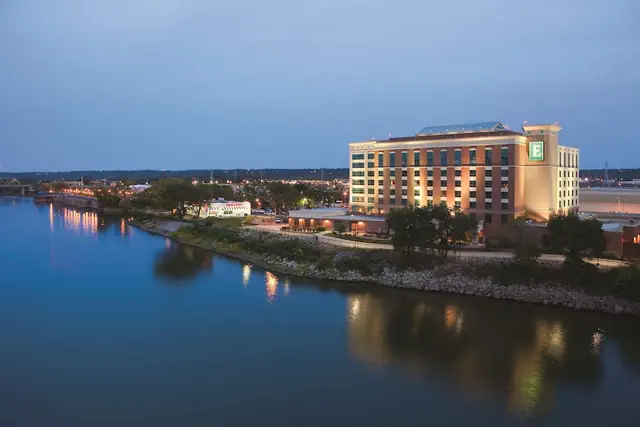 Photo 1 - Embassy Suites by Hilton E Peoria Riverfront Conf Center