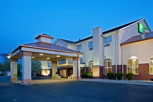 Photo 1 - Comfort Inn & Suites Sharonville - Cincinnati North
