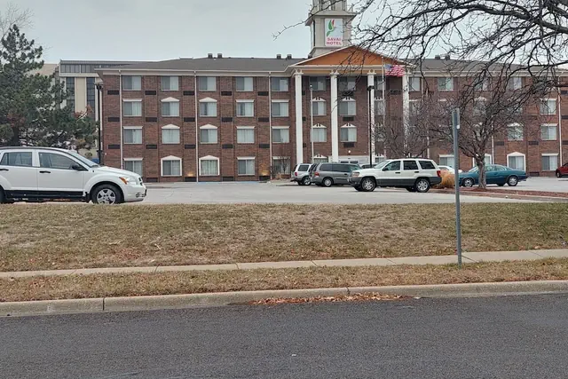 Photo 1 - Sonesta Essential Hotels Overland Park