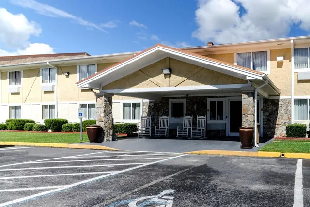 Photo 1 - Rodeway Inn & Suites Jacksonville near Camp Lejeune