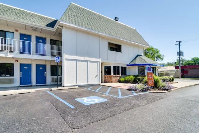 Photo 1 - Motel 6 Schiller Park, IL - Chicago O'Hare