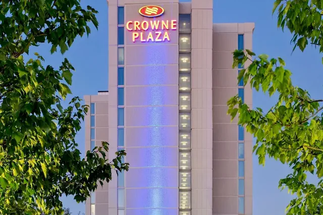 Photo 1 - Crowne Plaza Chicago Ohare Hotel & Conf Ctr by IHG