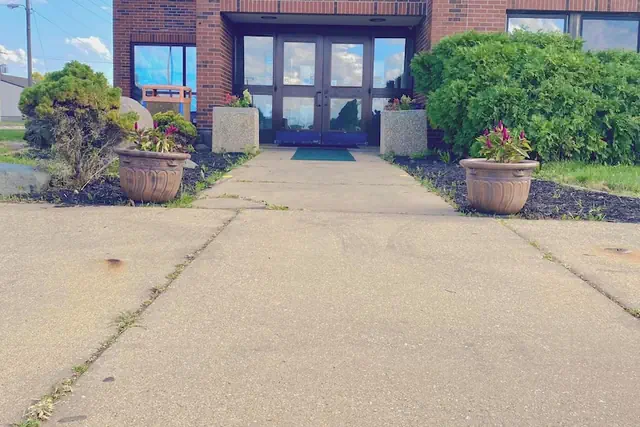 Photo 1 - Illini Inn & Suites Hotel - Rantoul/Gifford/Champaign/Urbana