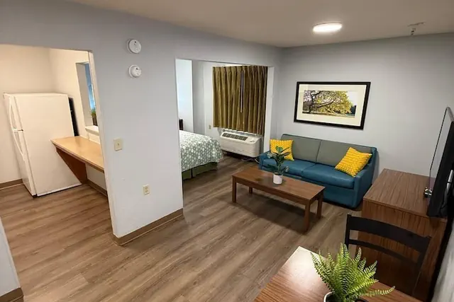 Photo 1 - HomeTowne Studios & Suites by Red Roof Greensboro