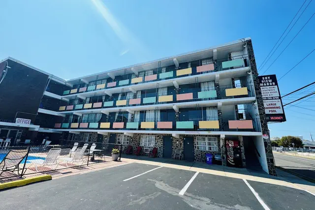 Photo 1 - Skyview Manor Motel