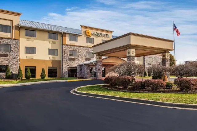 Photo 1 - La Quinta Inn & Suites by Wyndham Fairborn Wright-Patterson
