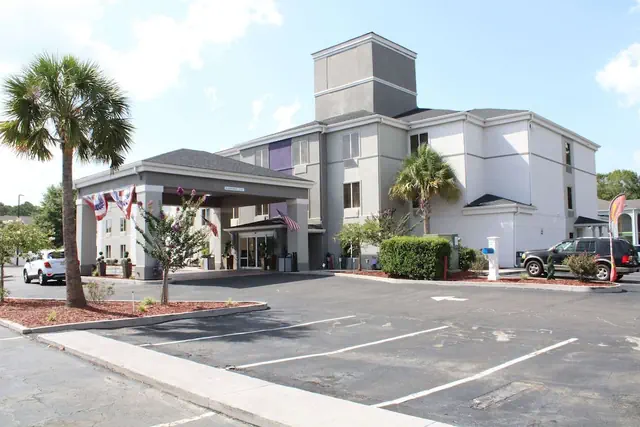 Photo 1 - Wingate by Wyndham Kings Bay Naval Base / I-95