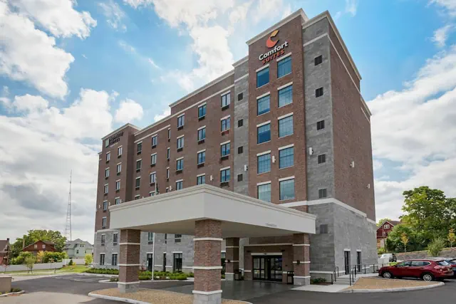 Photo 1 - Comfort Suites Cincinnati University - Downtown