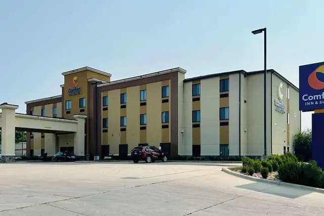 Photo 1 - Comfort Inn & Suites Independence