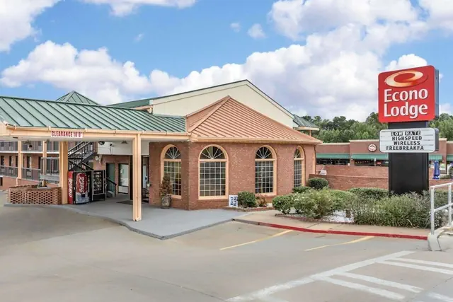 Photo 1 - Econo Lodge Acworth East