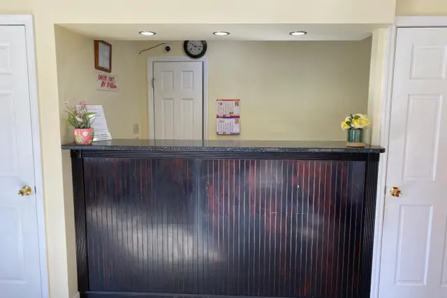 Photo 1 - Deluxe Inn