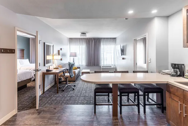 Photo 1 - 2 Bdrm Suite 2Bd 2 Bd Nonsmoke