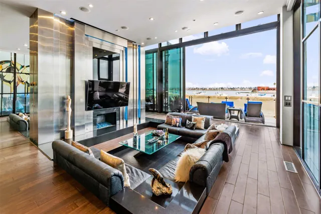 Photo 1 - 3 bedroom wng with hot tub!