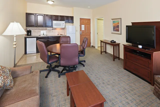 Photo 1 - 1 Bdrm Suite 1 Queen Conference Nonsmoke