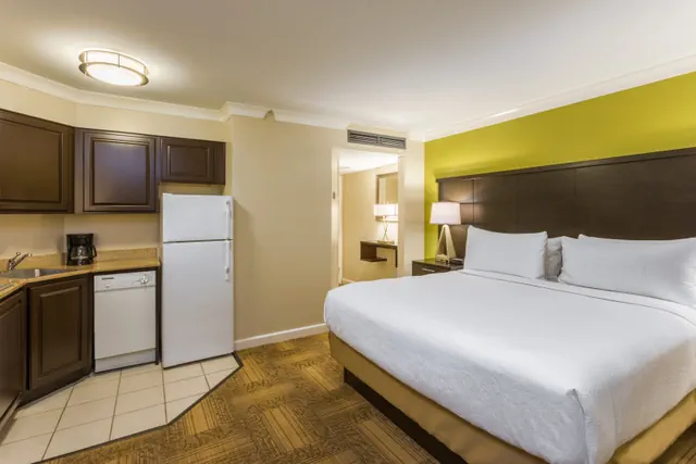 Photo 1 - 1 King Bed Studio Suite Interior Nosmoke