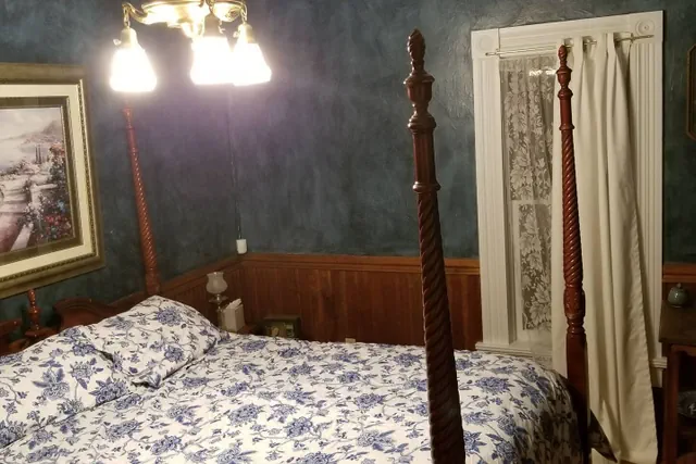Photo 1 - Historic Victorian Inn - Blue Room (KP117Blue)