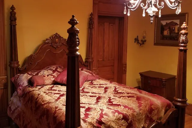 Photo 1 - Historic Victorian Inn - Gold Suite - KP117Gold