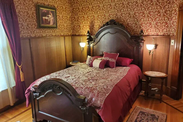 Photo 1 - Historic Victorian Inn - Wine Suite - KP117Wine