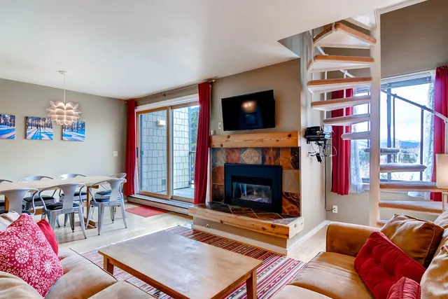 Photo 1 - Renovated, spacious, beautiful! Stay here & kids ski free!