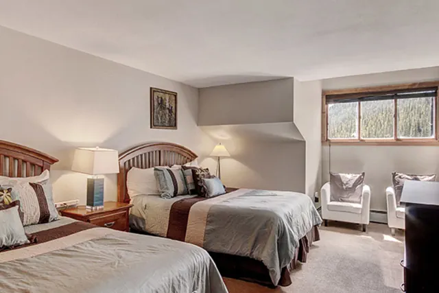 Photo 1 - Mountain Plaza Hotel Style Room with 2 Beds #703