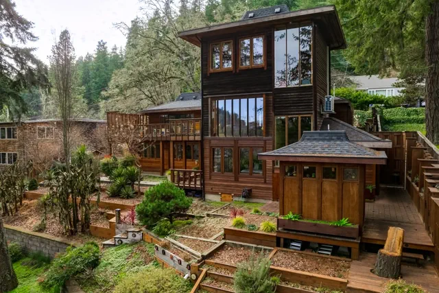 Photo 1 - Lumbermill Modern-Zen Retreat w/Game Room Near UO