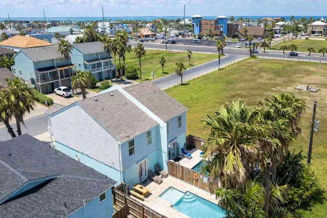 Photo 1 - New 3BR Townhome, Heated Pool, Beach Steps SPI