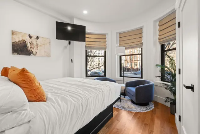 Photo 1 - Front Row City Views: 1BR Suite with King Bed | Suite 3