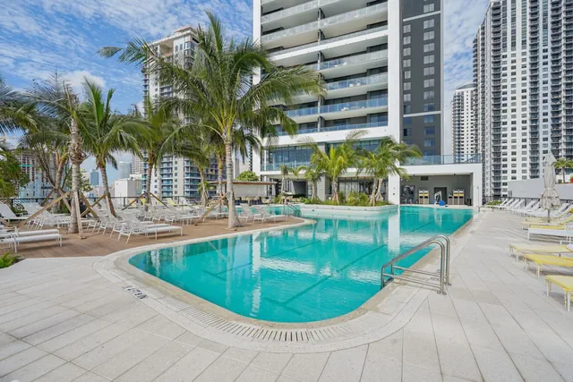 Photo 1 - Stylish Downtown Miami Studio | Bay Views & Prime Location