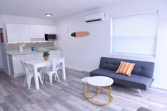Photo 1 - Remodeled 1bed/1bath apt w/parking great location
