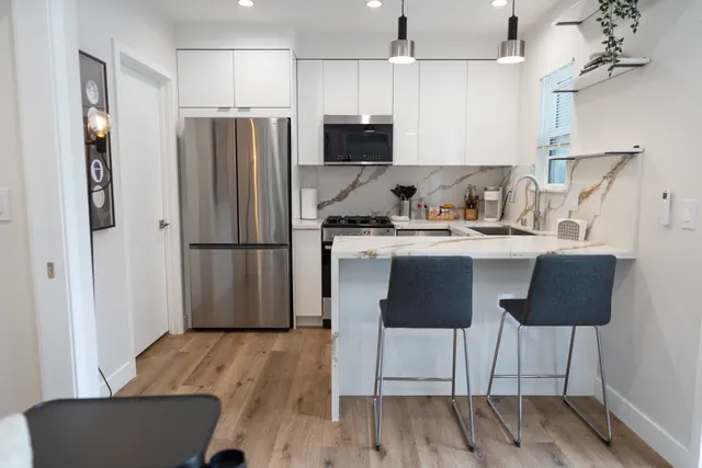 Photo 1 - MODERN 1BR APT with PRIVATE FENCED PATIO in NoHo (p62)