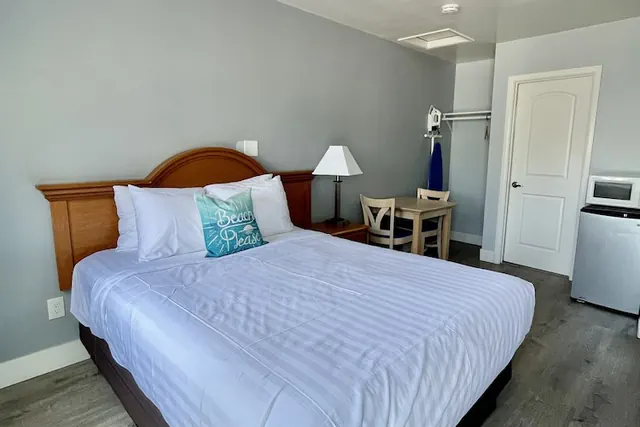 Photo 1 - The Palomar Inn
