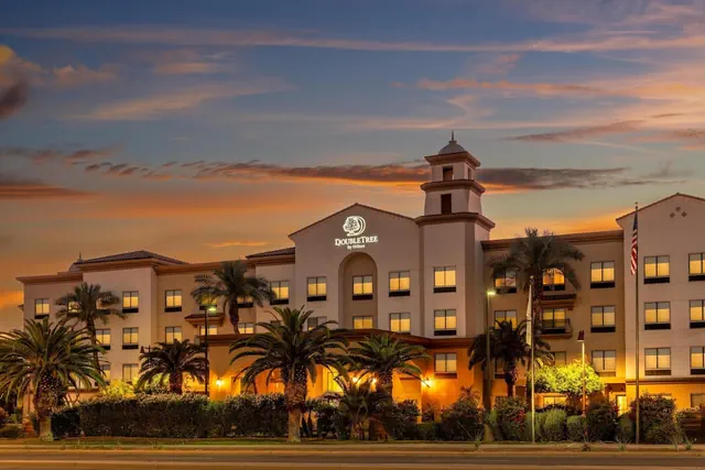 Photo 1 - DoubleTree by Hilton Phoenix - Gilbert