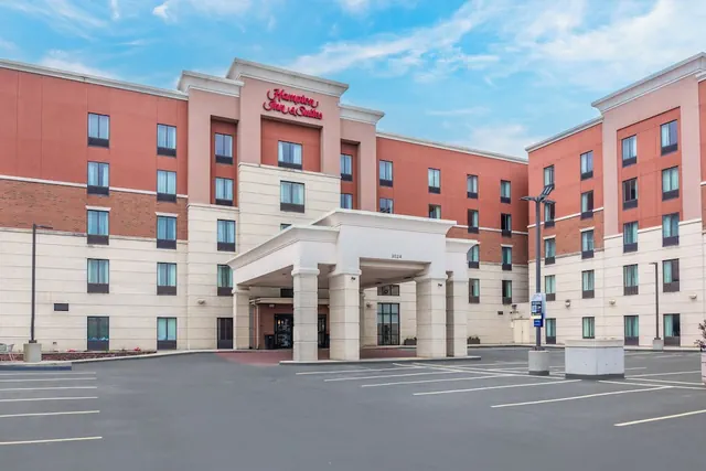 Photo 1 - Hampton Inn & Suites Cincinnati/Uptown-University Area