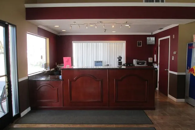Photo 1 - Valley Oaks Inn Woodland