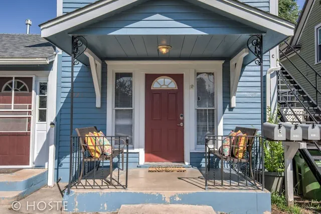 Photo 1 - 3BR Of Downtown King Bed, Dining, Has It All!