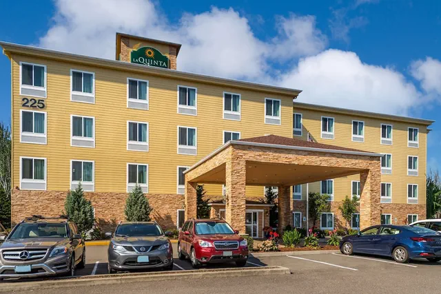 Photo 1 - La Quinta Inn & Suites by Wyndham Auburn