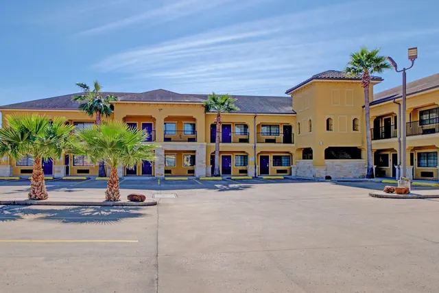 Photo 1 - Weslaco Inn Weslaco/Mercedes