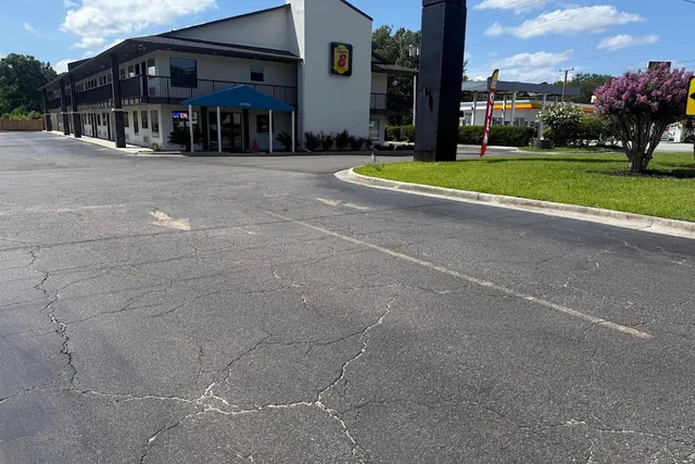 Photo 1 - Super 8 by Wyndham Richmond Hill