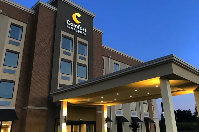 Photo 1 - Comfort Inn & Suites Winchester