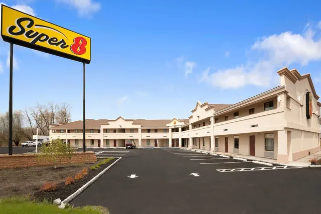 Photo 1 - Super 8 by Wyndham Rahway/Newark