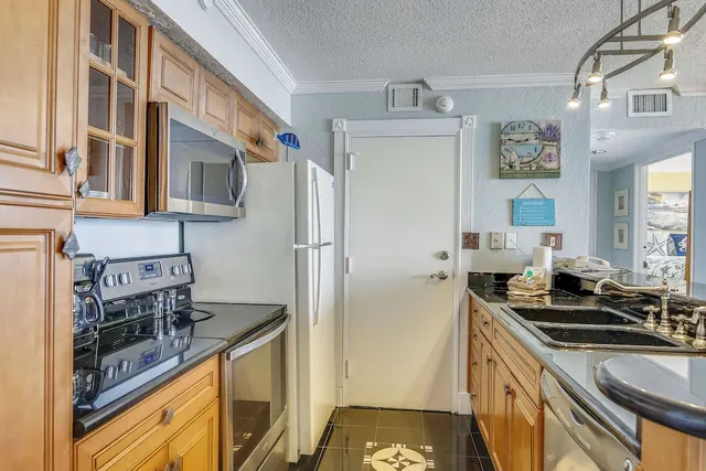 Photo 1 - Luis' Lair by Ryson Vacation Rentals