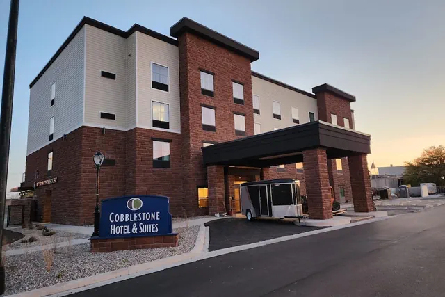 Photo 1 - Cobblestone Hotel & Suites - De Pere/Green Bay