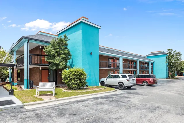 Photo 1 - Garnet Inn & Suites, Morehead City near Atlantic Beach